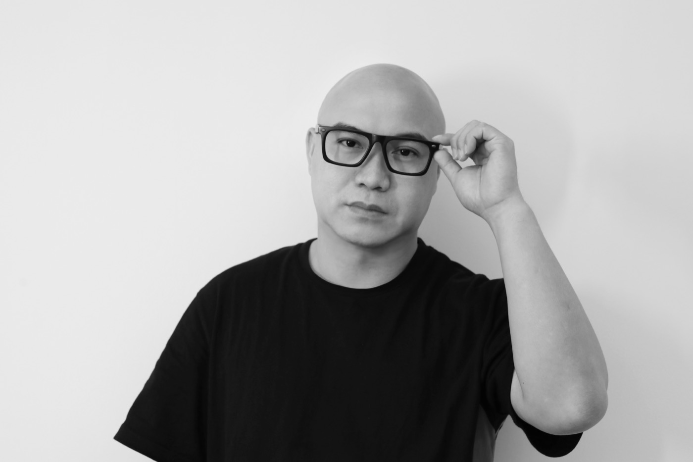 设计师骆学鼎形象照